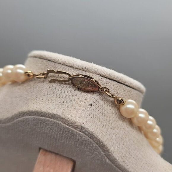 AVON Vintage Faux Pearl Necklace - Picture 4 of 4